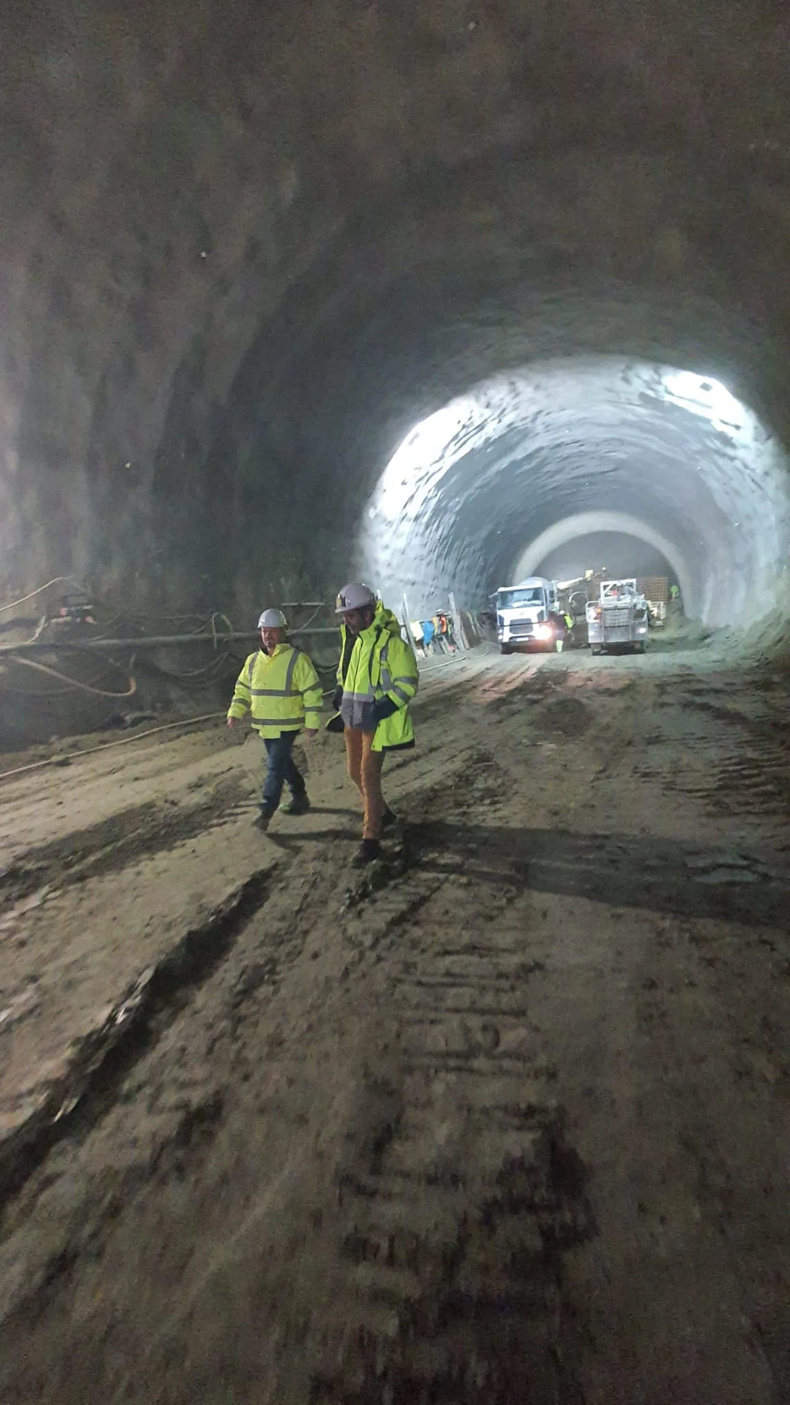 Lucrări în tunelul Autostrăzii Sibiu–Pitești în desfășurare.