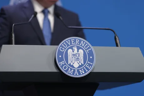 Sigla Guvernului României pe un fundal albastru.