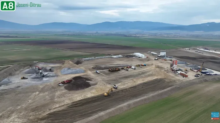 Peisaj de șantier pentru construcția autostrăzii A8 în Harghita.