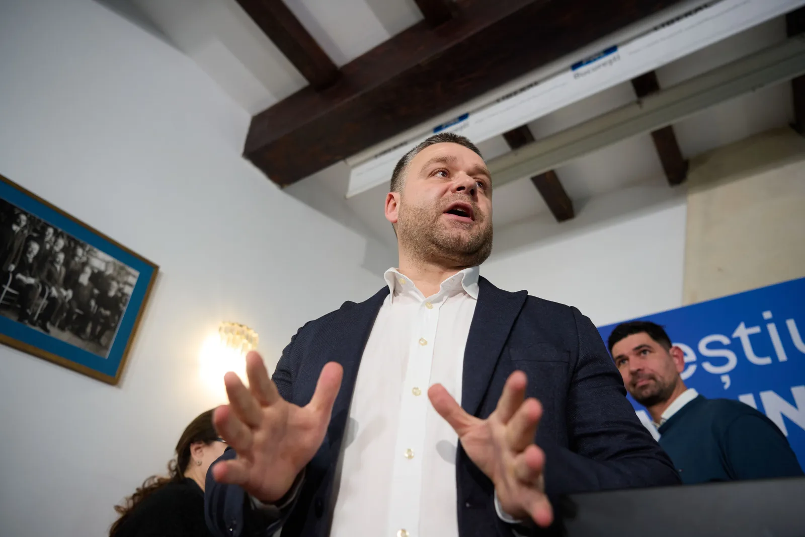Ciprian Ciucu discutând despre negocierile politice pentru guvernul României.
