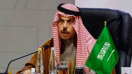 Ministrul de Externe al Arabiei Saudite discutând despre tensiunile din Golf.