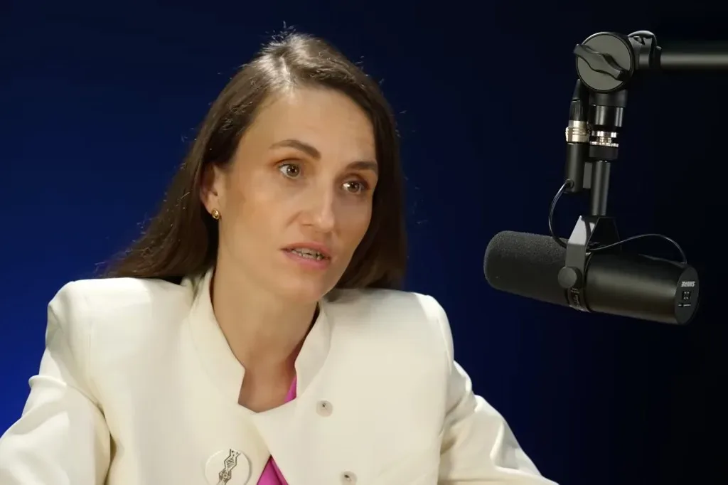 Oana Țoiu discută despre soluții diplomatice pentru redeschiderea strâmtorii Ormuz.