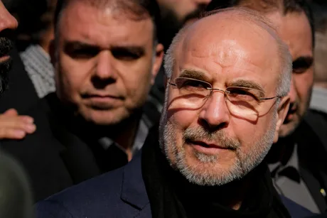 Mohammad Bagher Ghalibaf, politician iranian, în timpul unei întâlniri publice.