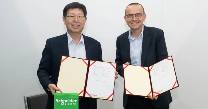 Reprezentanți ai Schneider Electric și Foxconn semnează un parteneriat pentru centrele de date AI.