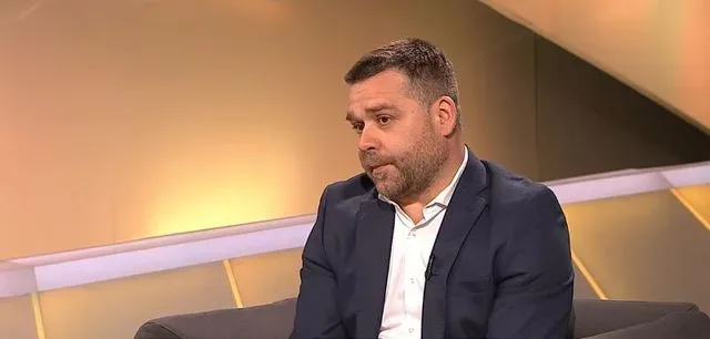 Ciprian Ciucu discutând despre conducerea PNL.