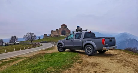 Vehicul Google Street View lângă un sit istoric din Georgia.