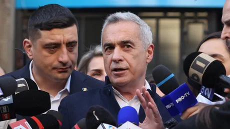 George Simion și Călin Georgescu discutând cu jurnaliștii după proces.