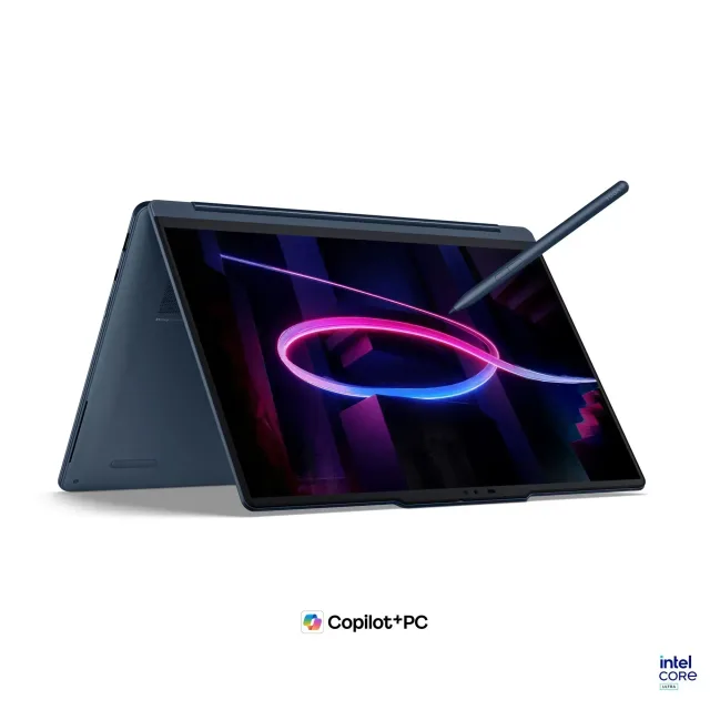 Laptop Lenovo cu tehnologie AI, prezentat la MWC 2026.