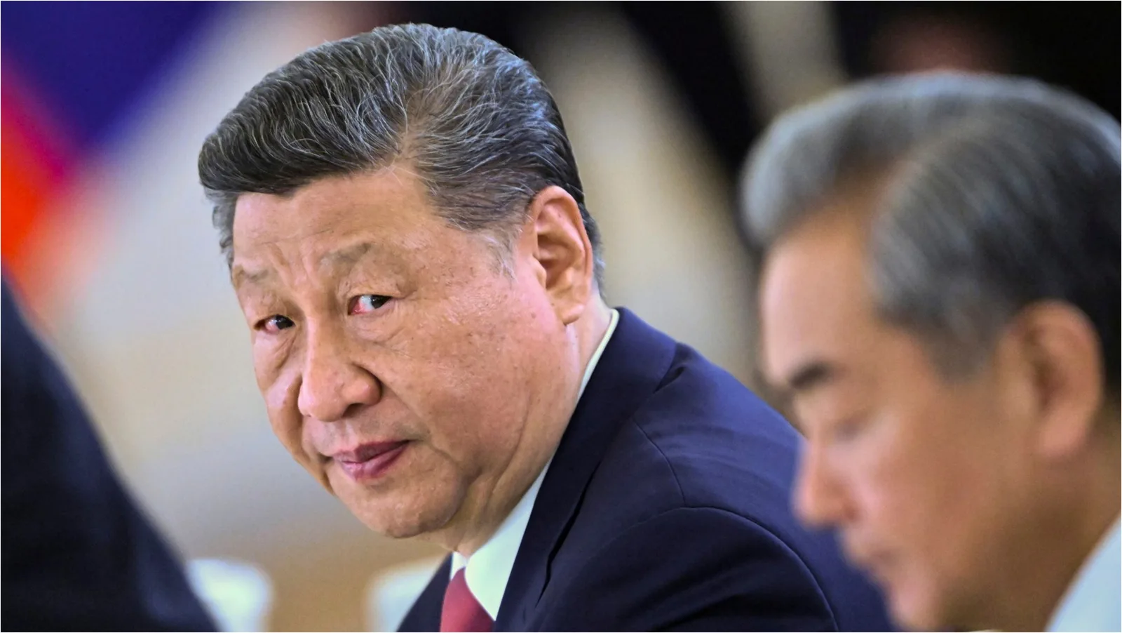 Confruntare comercială între Uniunea Europeană și China, cu impact asupra industriei.