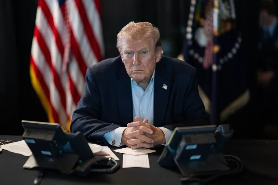 Donald Trump discutând despre politica externă americană în contextul negocierilor cu Iranul.