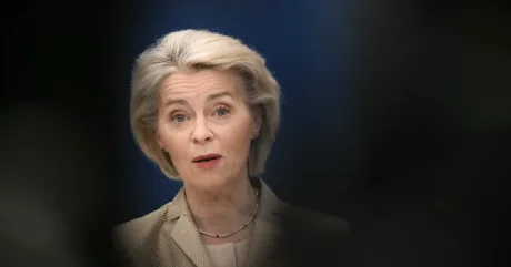 Ursula von der Leyen discutând despre bugetul UE pentru Muntenegru.