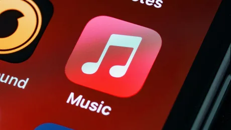 Apple Music va eticheta piesele create cu inteligență artificială pentru transparență.
