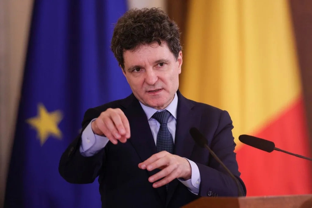 Nicușor Dan discută despre scăderea prețurilor la carburanți.