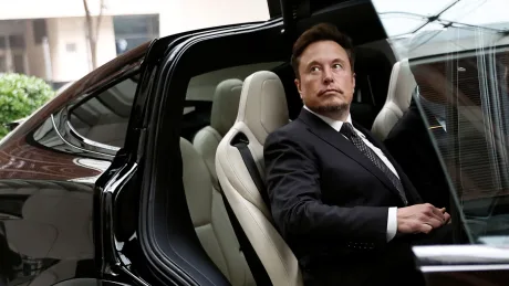 Lansare SpaceX cu racheta Falcon, simbol al inovației tehnologice.