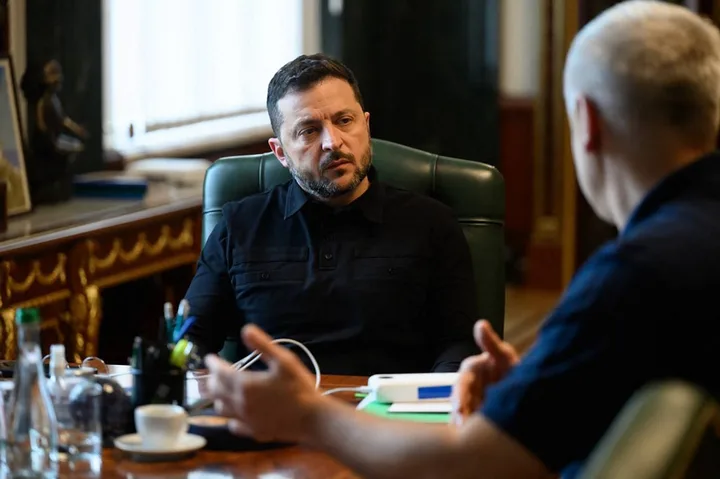 Volodimir Zelenski discutând despre situația din Ucraina și atacurile rusești.