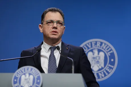 Ministrul Apărării discutând despre modernizarea Armatei Române.