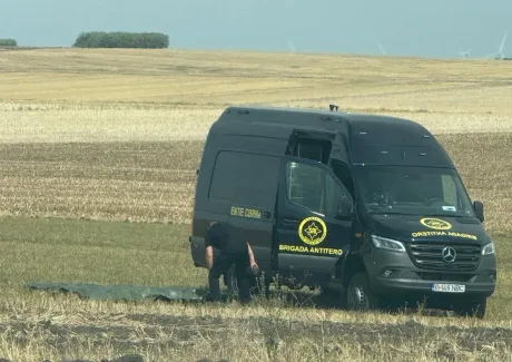 Intervenție a echipelor pirotehnice într-un câmp din Vaslui.