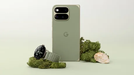 Un telefon Google Pixel 12 și un ceas pe un fundal verde deschis.