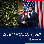 Premierul ungar și un oficial strâng mâna la o conferință.