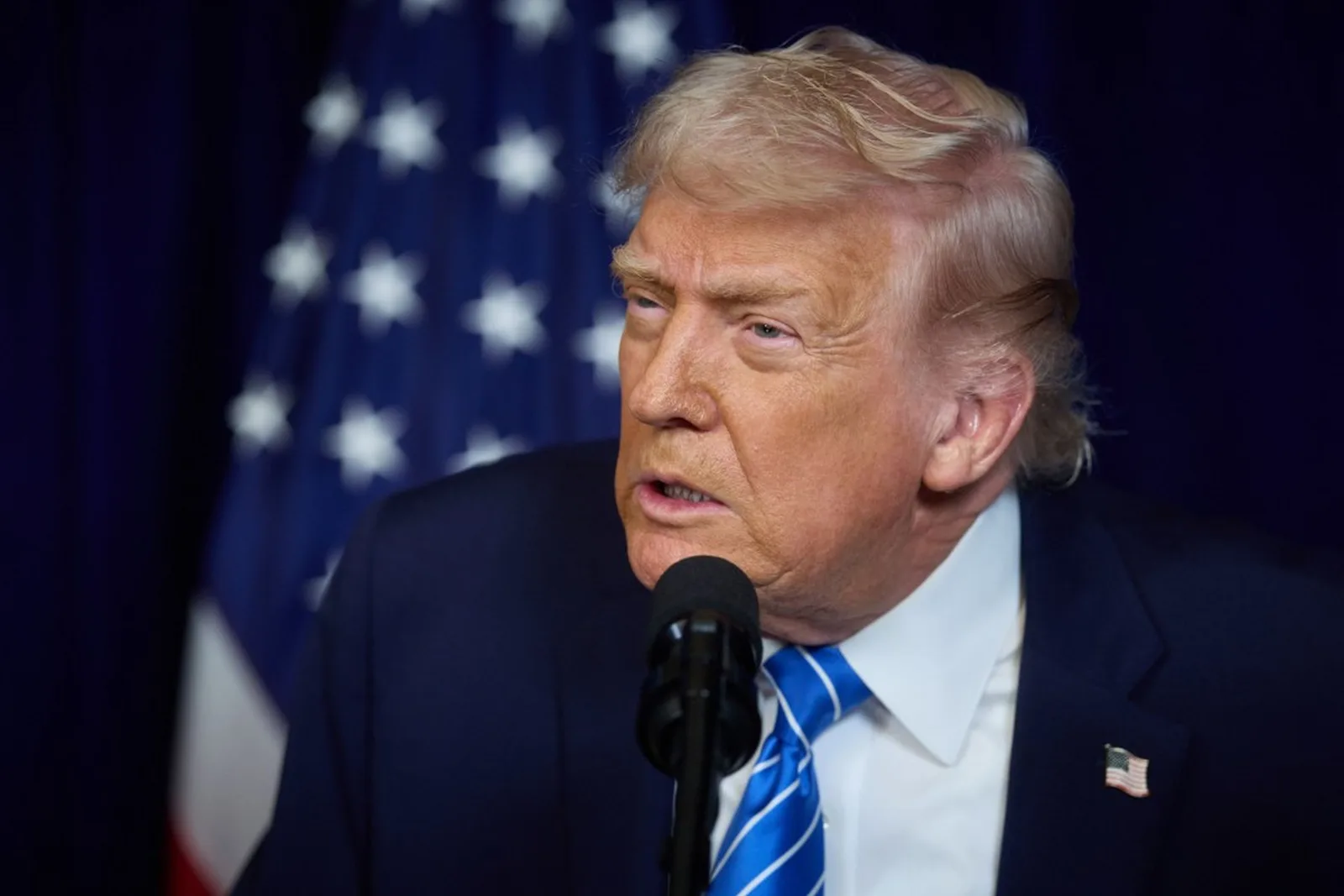 Donald Trump discutând despre armistițiul energetic cu Putin.